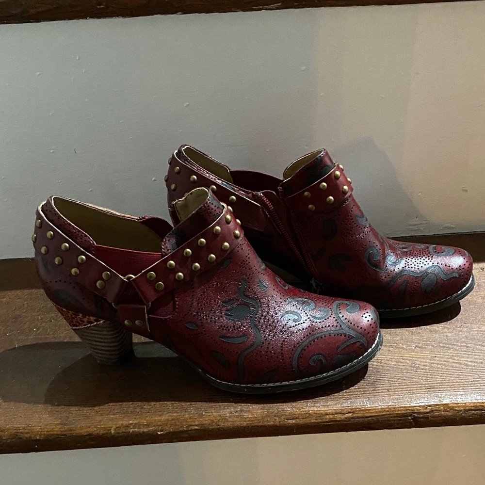 L'Artiste by Spring Step Kacielou Booties. Size 8.5